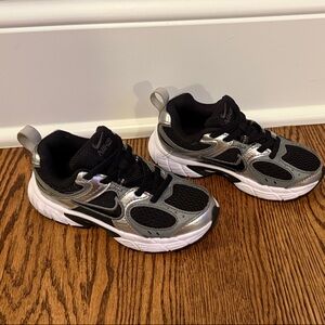 Nike Kids Black and Gray Sneakers